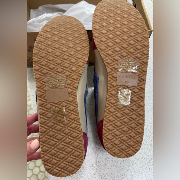 NIB Free People Red/Blue/Beige Women's Ace’s Tennis Shoe size 8.5 - Picture 4 of 9